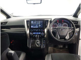 オシャレなインテリアで運転する気分も盛り上がりますよね^^
