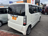 低床ボディは乗り降りしやすく、足元も広々です。
