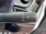 車外の光の量を感知して、日没後やトンネル内で自動的にヘッドライトが点灯します!エンジン停止でライトも消灯されるので、消し忘れの心配もありません♪