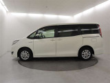 両側パワースライドドア付きだから、狭い駐車スペースなどでの 乗り降りラクラク!小さなお子さまのいるご家庭には嬉しい装備。