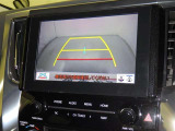 バックモニターも装備しております。バックギアに入れるとナビ画面に車の後方が映し出されます。これで後方確認も安心!