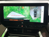 【パノラミックビューモニター】専用のカメラにより、上から見下ろしたような視点で360度クルマの周囲を確認することができます☆死角部分も確認しやすく、狭い場所での切り返しや駐車もスムーズに行えます。