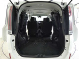 広いラッゲージスペースです。セカンド・サードシートのシートアレンジ次第で大きな荷物も積めちゃいますよ。