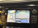 【アラウンドビューモニター】専用のカメラにより、上から見下ろしたような視点で360度クルマの周囲を確認することができます☆死角部分も確認しやすく、狭い場所での切り返しや駐車もスムーズに行えます。