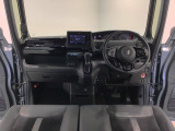 【前方視界】開放的な前方視界!運転がしやすく疲れにくいです♪窓が大きく、見通しがとっても良いおクルマですよ♪