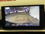 バックモニター付きで、車庫入れやバック時の後方確認をサポート。