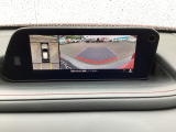狭い場所での駐車やすれ違いなどでより的確な運転操作に役立つ360&deg;ビューモニターが装備されています。