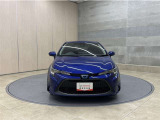 お車購入のポイントとなるフロントマスクです!シャープな目つきが印象的なデザインのヘッドランプです。
