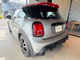 かわいいテールのデザインはほかの車にはない魅力があります。ひと目で&ldquo;MINI&rdquo;とわかるデザインはアナタを虜にしてしまうかもしれません