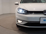 LEDヘッドライト自然光に近いLEDの光が明るく夜道を照らしドライバーの疲労と消費電力を軽減、