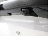 バックカメラが付いているので後方確認が非常にしやすいです。今や運転初心者も熟練者も必須装備!ついていて損はないですね♪