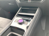 ドライビングエクスペリエンスコントロールはオーディオの音量調整や運転モードの選択、アンビエントライ ト や オ ー ディオ の設定など直感的な操作方法で設定できます。