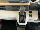 オートマチックシフトレバーは、手になじみ操作しやすい形状で安全運転にもつながります♪