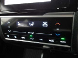 車内の温度管理に便利なオートエアコン☆