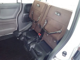 ◆チップアップ&ダイブダウン機構付【ULTR SEAT】は後席座面を左右分割で跳ね上げることができます。トランクで積載できない背の高い荷物をラクラク収納できます。ホンダ車ならではの人気装備です。