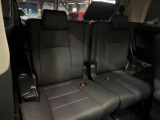 3列目シートはもちろん状態良好☆大人でもゆったりと座って頂けますので、大人数でのお出かけもラクラクです♪ご家族で、気の知れた仲間で、ドライブに行くのが楽しみですね♪