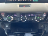細かい温度調整が可能でとても快適なフルオートエアコン仕様です♪運転席と助手席には寒い冬にうれしいシートヒーターを装備!