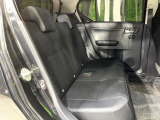 後部座席も気になるようなキズ・汚れやへたり等、大きなダメージはなく、良好な状態です。