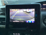 【バックカメラ】運転が苦手な方も車庫入れラクラクです!ギアをリバースに入れれば自動的に切り換わりますので、面倒な操作は不要です♪狭い駐車場もお車を傷つけず安心ですね!
