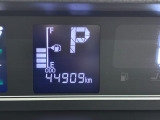 たとえばダイハツのお店にある、たくさんのスマアシ搭載車は、正常に作動する事をしっかり確認します。