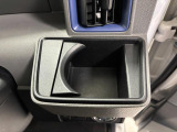 【運転席ドリンクホルダー】