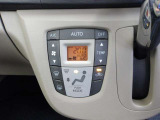 オートエアコンを装着しておりますので車内をお好みの快適な温度に保つことが可能です!