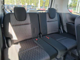 広さたっぷり、ゆったり座れる三列目シート