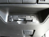 ナビ連動タイプのETC車載機です。ナビゲーションと連動してくれますのでカード未挿入を知らせてくれるなど便利な機能が追加されています。