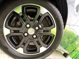 【純正15インチアルミホイール】外観にマッチした純正アルミホイールを装着しております。各種社外アルミホイールや、スタッドレスタイヤも取扱いしております。是非ご相談ください♪
