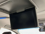 後部座席の方にも嬉しい装備♪TVやDVD鑑賞しながらドライブをお楽しみ頂けます♪