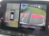 周囲の状況が分かるアラウンドビューモニター搭載。苦手な縦列駐車もこれがあれば安心ですね。