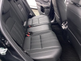 セカンドシートです!!ベンチシートになってますので、お二人の乗車ですとゆったり座って頂けますよ!!
