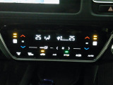 オートエアコンは左右席で独立温度コントロールが可能です。運転席はキンキンに冷やして助手席はマイルドにと言った設定が可能です。暑さ寒さでケンカすることもなくなりますね。