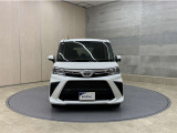 お車購入のポイントとなるフロントマスクです!シャープな目つきが印象的なデザインのヘッドランプです。