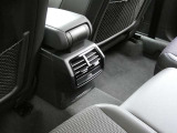 Audiでは独自の基準をクリアした車だけをAudi認定中古車として認めています。全ての条件を満たした車だけが、認定資格を持つテクニシャンの手による100項目にも及ぶ点検・整備を受け、お客様のもとへ届けられます。