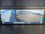 【フロント&サイドカメラ】ドライバーから見にくい死角部分を映像で確認できる前方と左側面にカメラを装着。見通しがきかない場所や住宅密集地などを運転することが多い人におすすめの安心装備です。