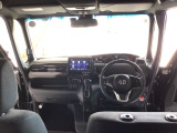 【前方視界】開放的な前方視界!運転がしやすく疲れにくいです♪窓が大きく、見通しがとっても良いおクルマですよ♪