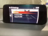 Apple Carplay・Android Auto対応!マツダ コネクト(コマンダーコントロール)でスマートフォンを操作して、通話、音楽を聴いたり、マップで目的地を調べることができます。