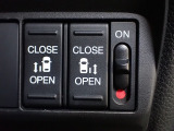 運転席からもスライドドアをボタン操作でスピーディーに開閉できます!またスマートキーでも操作できるので便利です。
