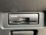 ETC2.0を装備。DSRC通信方式によって双方向通信することでカーナビと高速道路がリアルタイムに情報連携して、便利で快適なドライブ体験を提供します。
