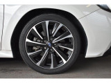 純正18インチアルミホイル/タイヤサイズは225/45R18です