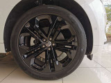 【21インチオプションホイール￥148,000】グリップ力もある大口径のアロイホイール当モデルとかなりマッチしております。