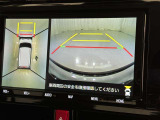 パノラミックビューモニターシステムが付いているので車の上から見た映像が確認できますよ。 一目で車両周辺の情報を確認できますが、直接安全をご確認下さい。