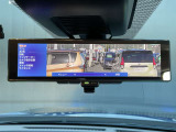 車両後方のカメラ映像をミラー面に映し出すので車内の状況や天候に左右されず後方視界を得られます。