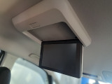 後席の方用に大画面のモニターが付いてますので後席の方はDVDやTV鑑賞が楽しめます。