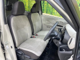 運転席シート廻りは使用感も少なく、良好な状態となっています。前オーナー様が丁寧に使っていたことがよくわかりますね。