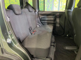 後部座席も気になるようなキズ・汚れやへたり等、大きなダメージはなく、良好な状態です。