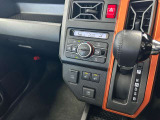 オートエアコンは温度を設定するだけで、自動で風量などを設定してくれます。運転しながら操作も必要ないので、安全性も向上します。