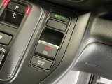 パーキングブレーキはスマートな電子制御式と合わせて渋滞時等にブレーキペダルから足を離しても停車状態を保持してくれるオートブレーキホールド機能で運転が楽になります。スタートはアクセルペダルを踏むだけ