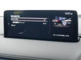 こちらのお車には先進安全装備が多数搭載されています。衝突被害を回避あるいは軽減するためのブレーキや、後方死角からの接近警報、車線逸脱を防止する警報装置など、詳しくはスタッフまでお尋ねください。